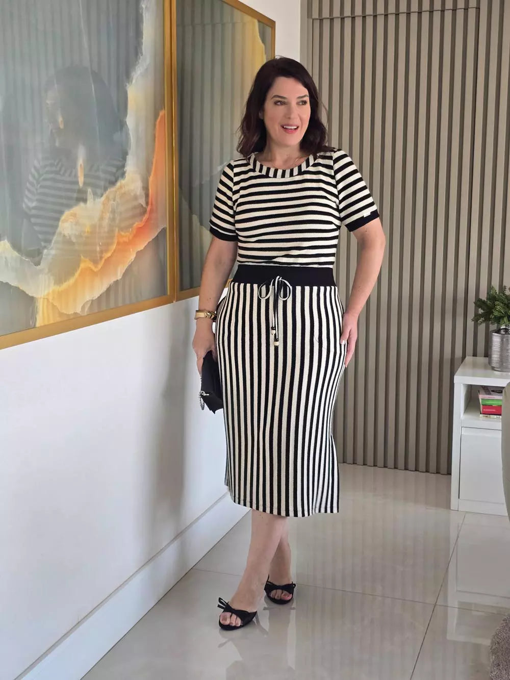 VESTIDO MIDI COM BOLSOS